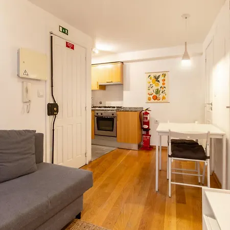 Apartment Contemporary In Chiado 1 Lissabon